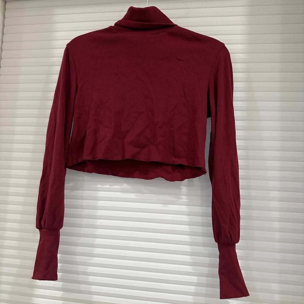 Maroon turtle neck long sleeve